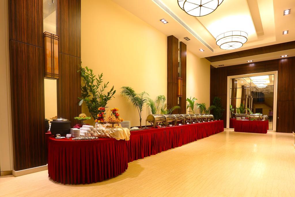 Grand Serenaa Hotel & Resorts, Ауровиль Экстерьер фото