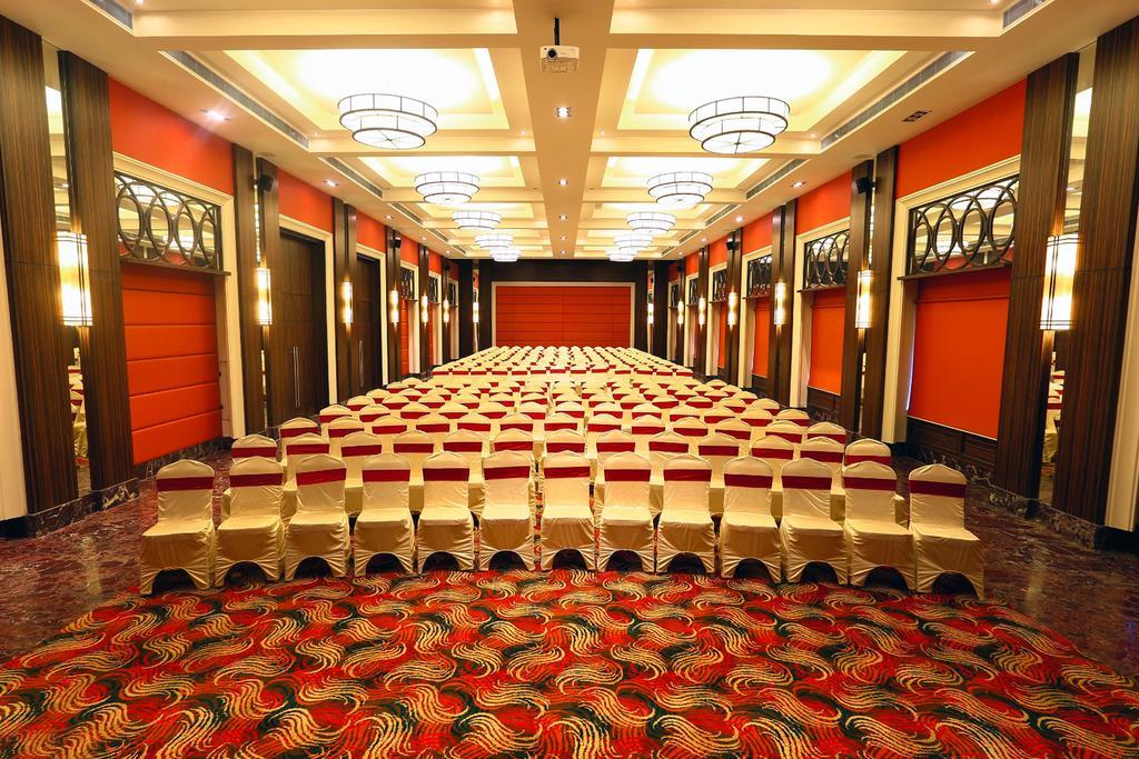 Grand Serenaa Hotel & Resorts, Ауровиль Экстерьер фото