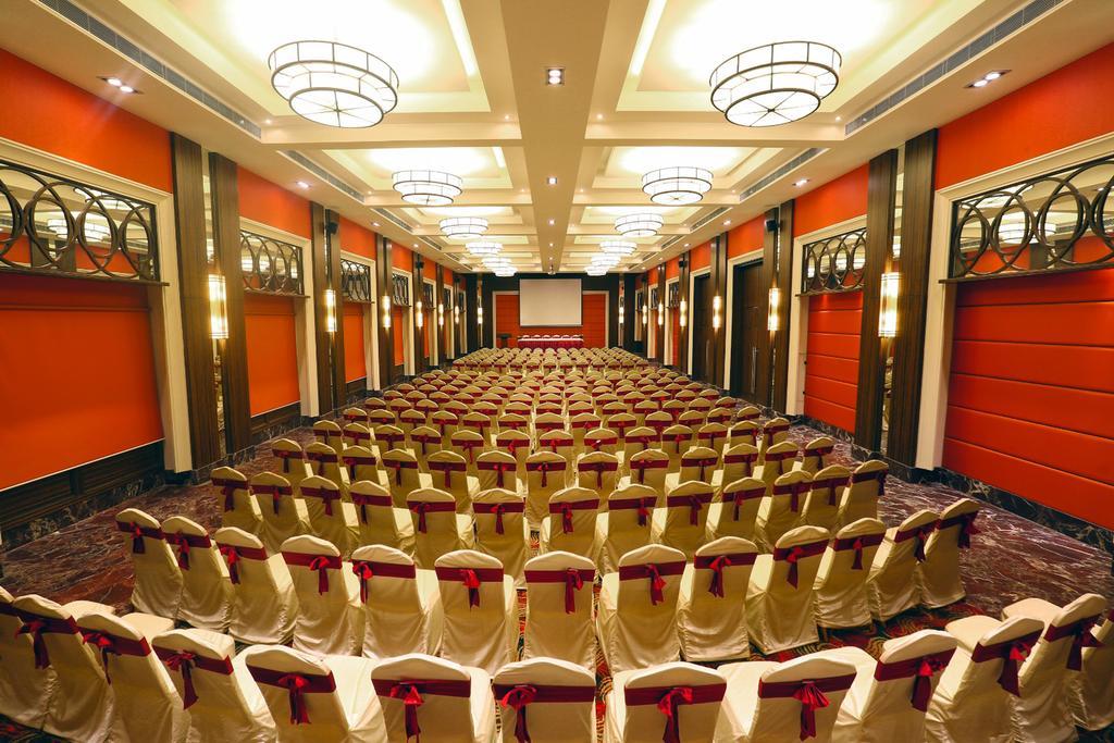 Grand Serenaa Hotel & Resorts, Ауровиль Экстерьер фото
