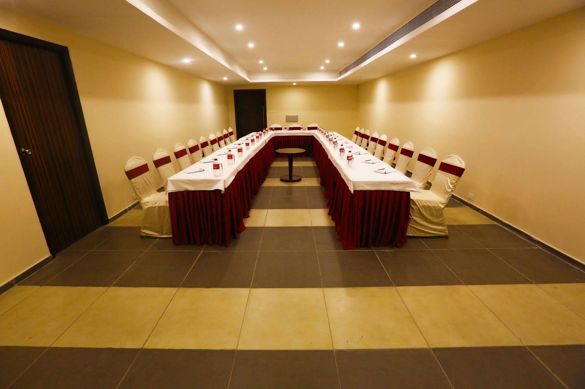 Grand Serenaa Hotel & Resorts, Ауровиль Экстерьер фото